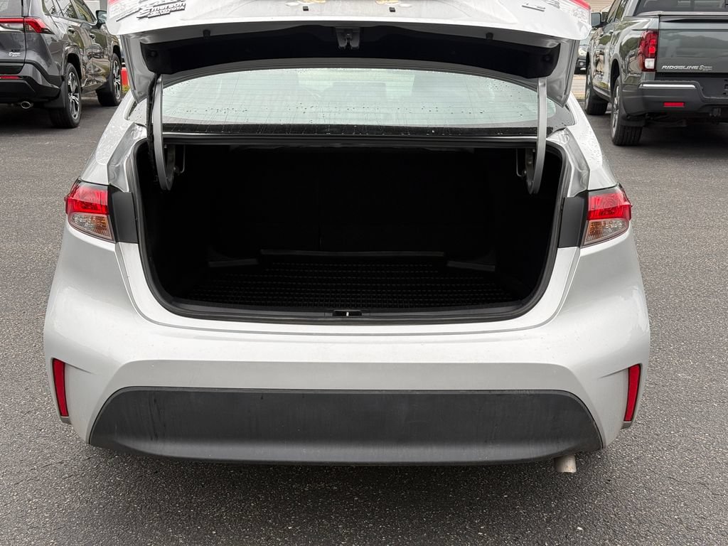 Used 2023 Toyota Corolla LE FWD image 5