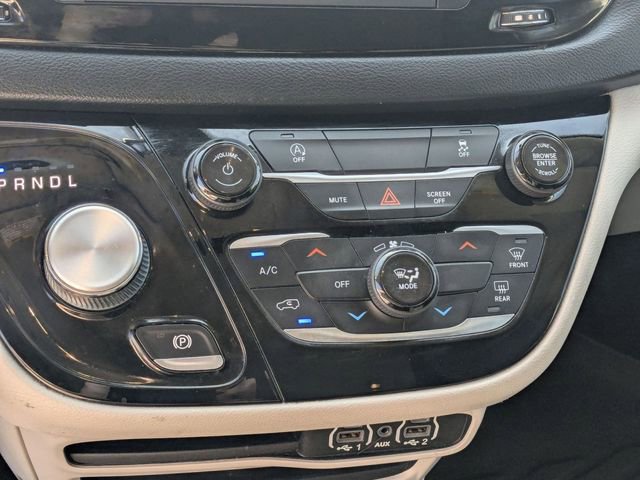 Used 2021 Chrysler Voyager LX image 23