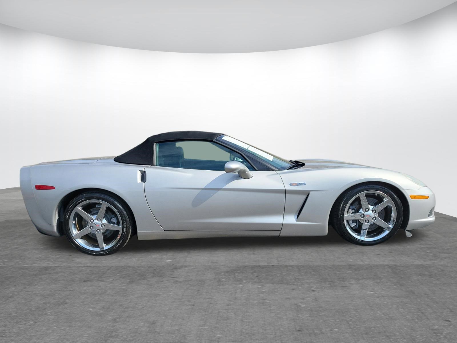 Used 2005 Chevrolet Corvette Convertible w/ Preferred Equipment Group video 2