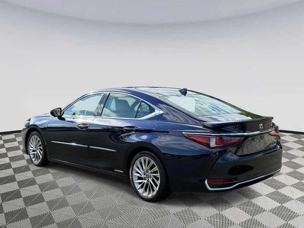Used 2020 Lexus ES 300h w/ Accessory Package FWD image 4