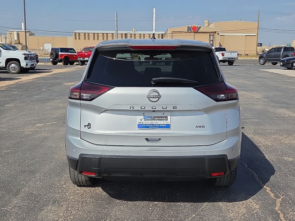 Used 2024 Nissan Rogue S AWD/4WD image 4