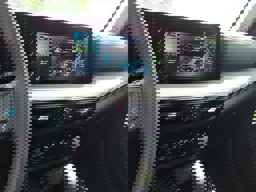 New 2025 Nissan Kicks SR image 9