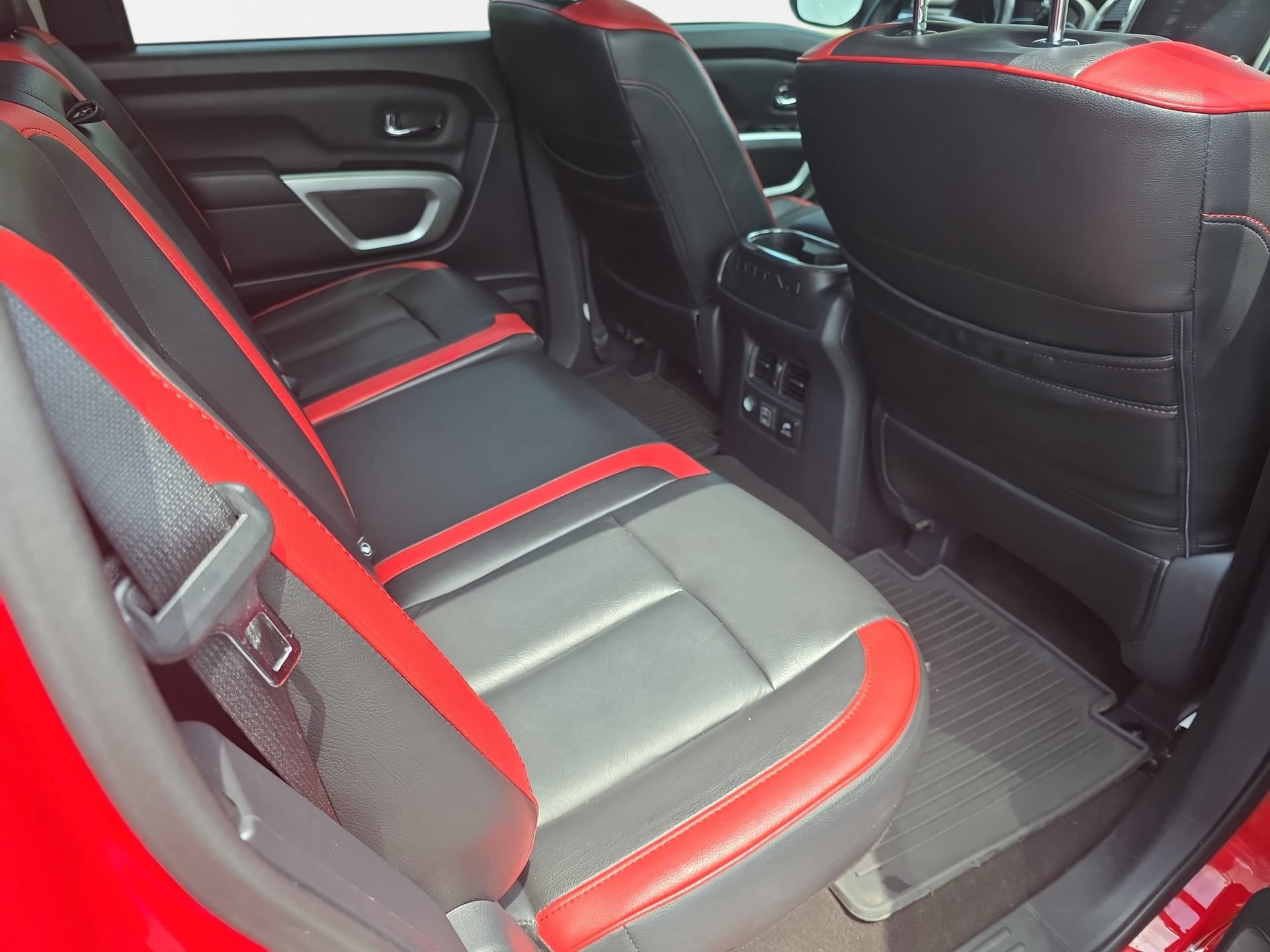 Used 2020 Nissan Titan SV w/ SV Convenience Package RWD image 11