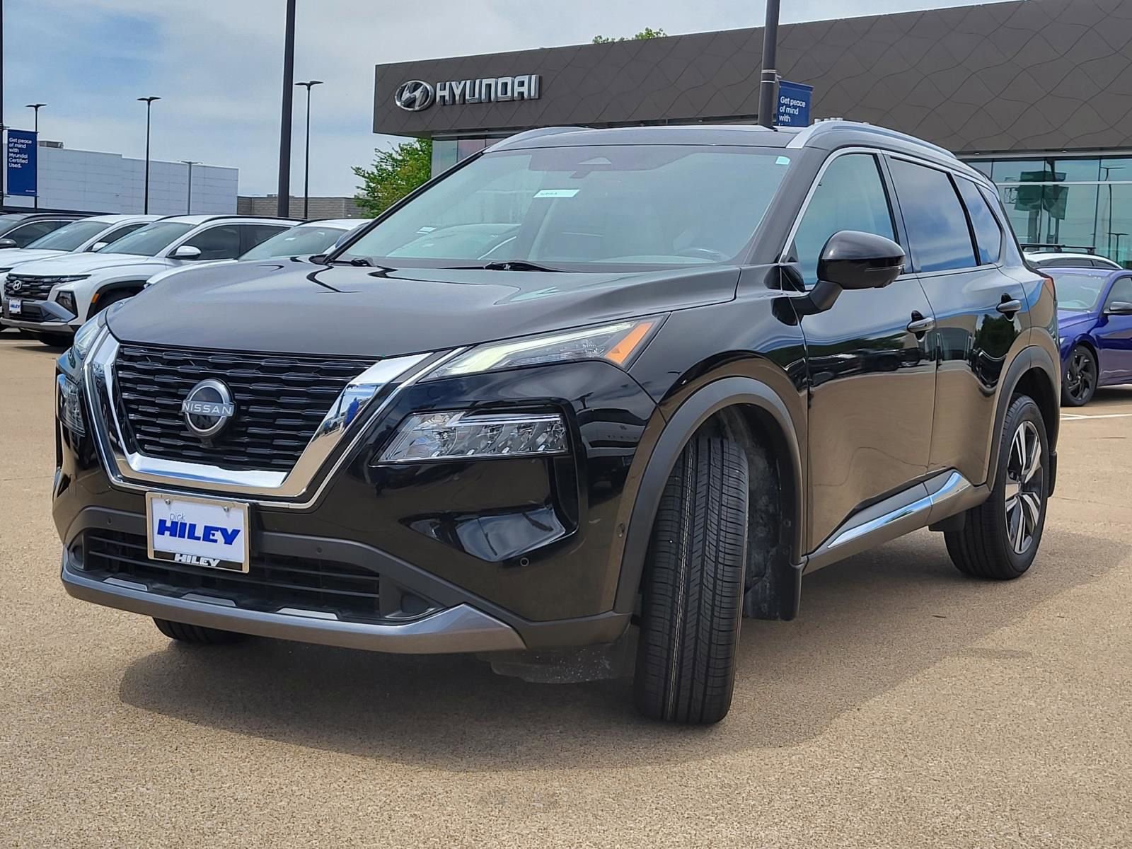 Used 2023 Nissan Rogue SL w/ SL Premium Package FWD image 2