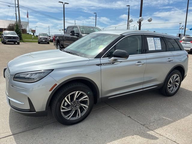 Used 2024 Lincoln Corsair AWD image 3