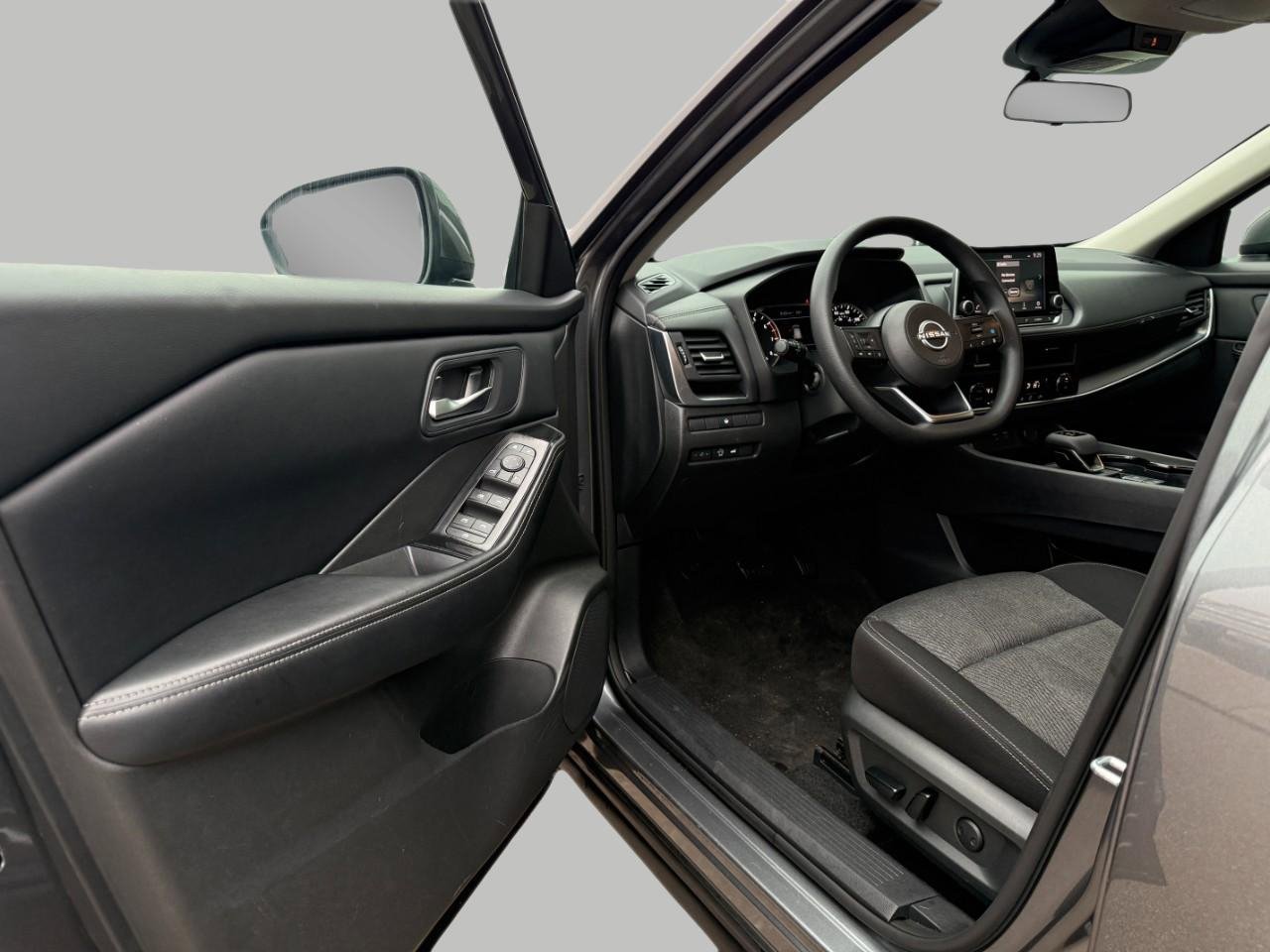 Used 2024 Nissan Rogue SV image 19