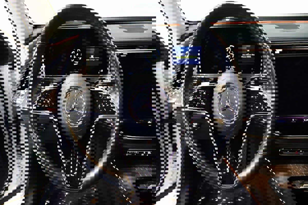 Used 2025 Mercedes-Benz E 350 4MATIC Sedan image 45