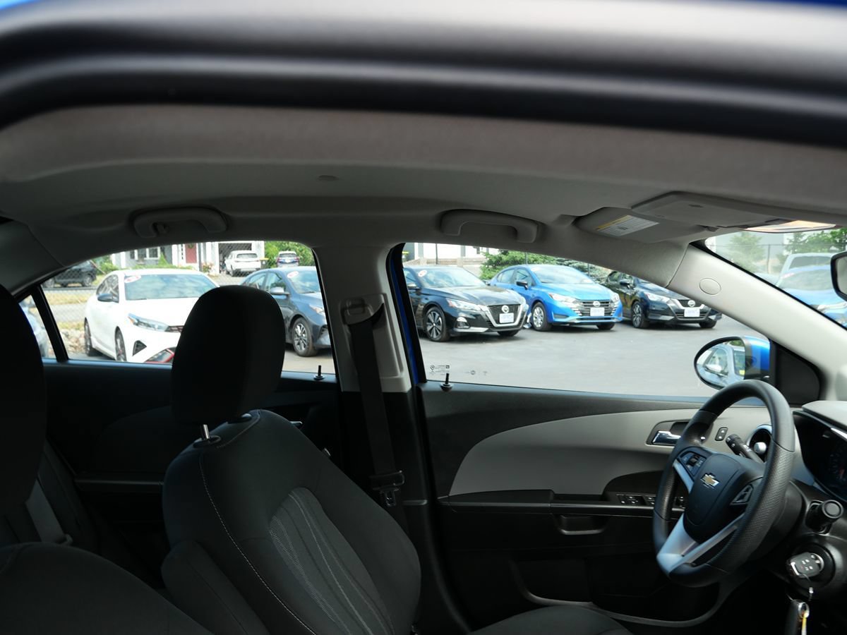 Used 2018 Chevrolet Sonic LT FWD image 29