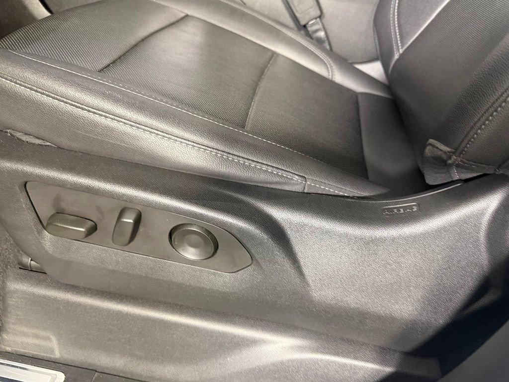 Used 2023 Chevrolet Silverado 1500 LTZ AWD/4WD image 18