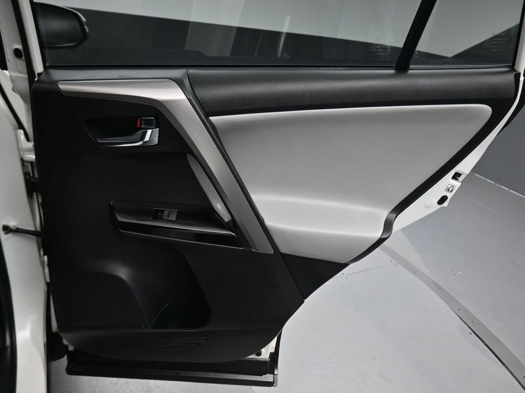 Used 2018 Toyota RAV4 Limited image 36