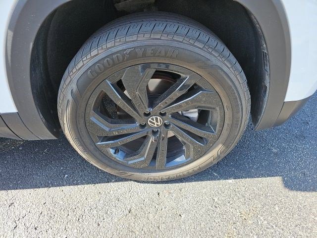 Used 2023 Volkswagen Atlas SE w/ Black Wheel Package image 10