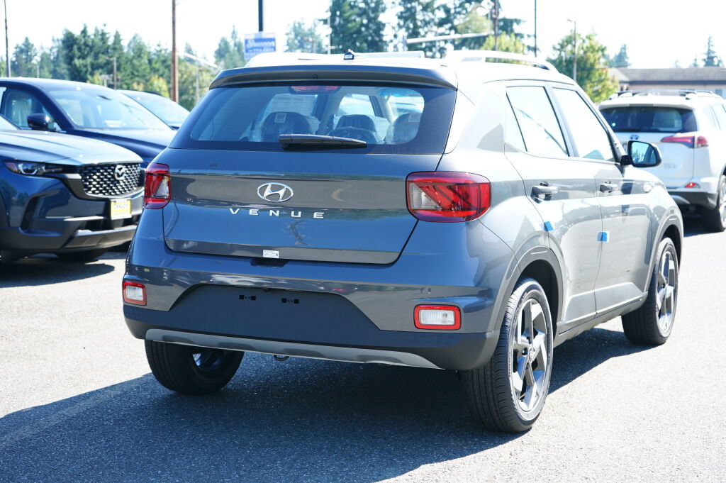 New 2025 Hyundai Venue SEL FWD image 6