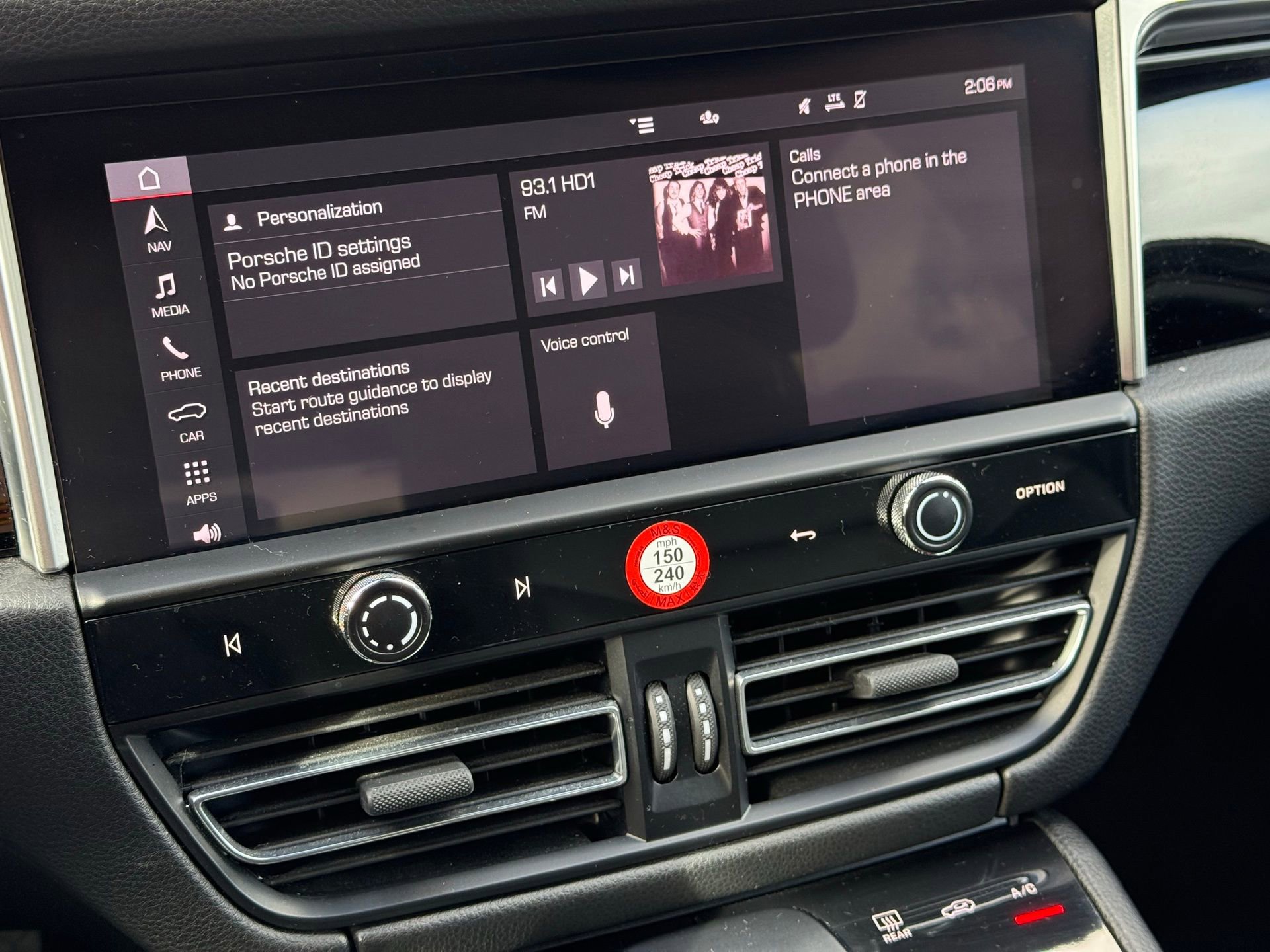 Certified 2024 Porsche Macan image 19