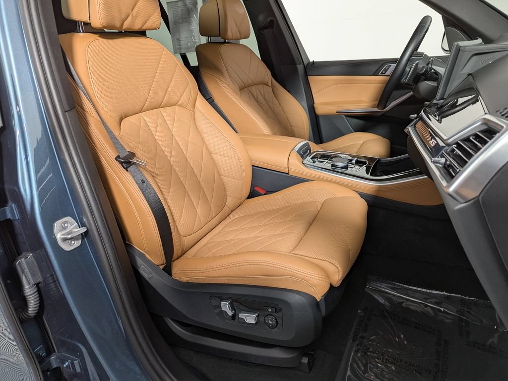 Certified 2024 BMW X5 xDrive50e w/ Premium Package AWD/4WD image 33