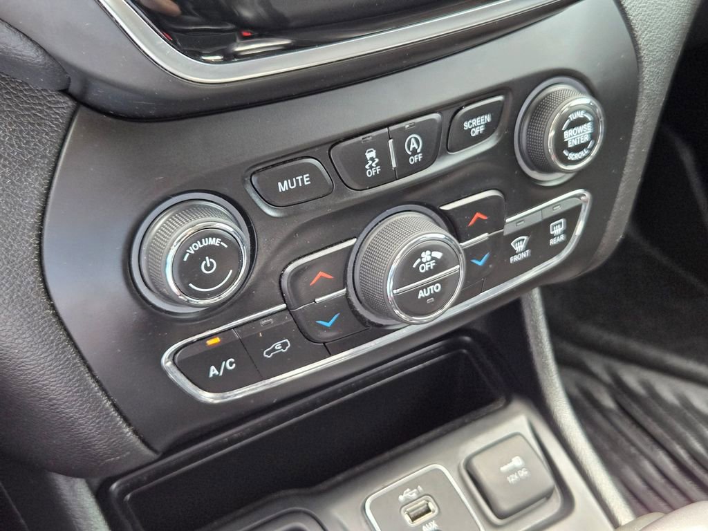 Used 2019 Jeep Cherokee Limited FWD image 17