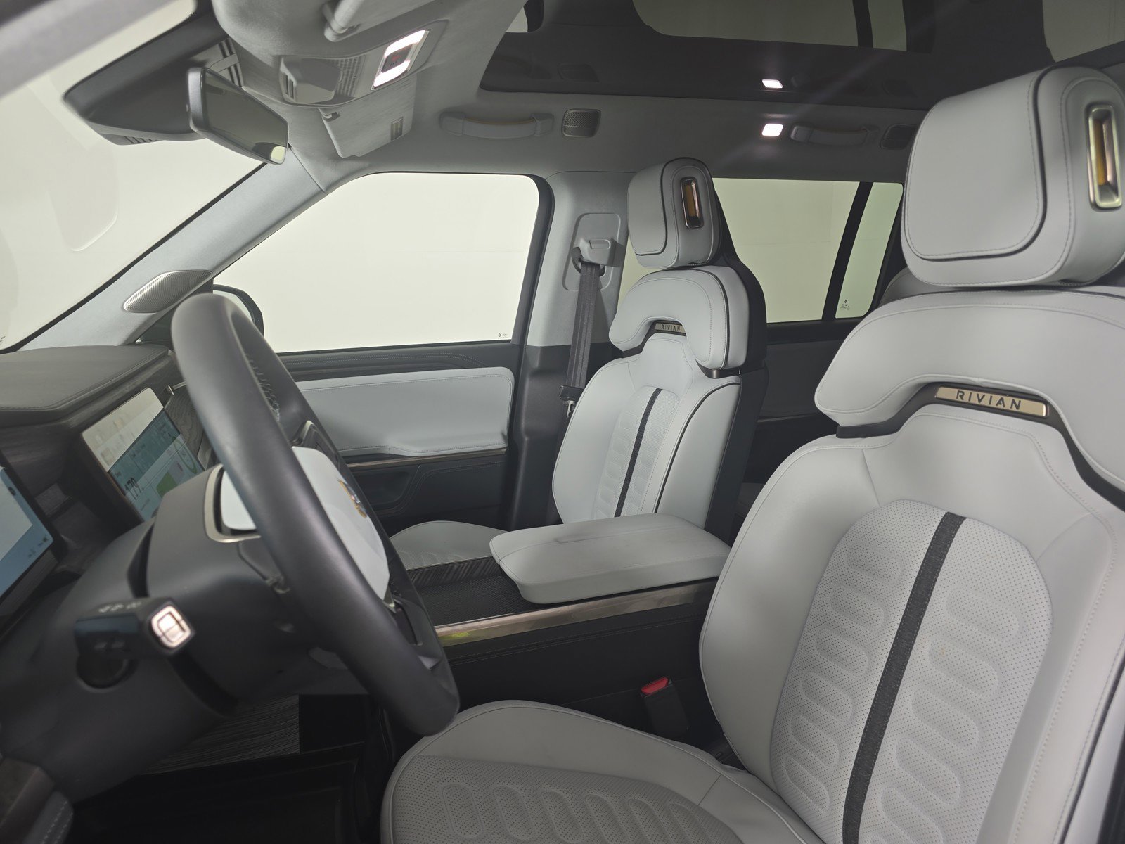 Used 2024 Rivian R1S Adventure image 20