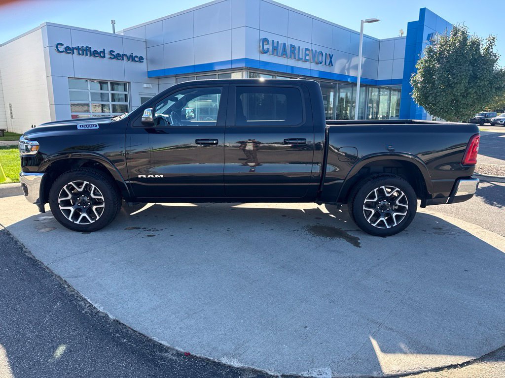 Used 2025 RAM 1500 Laramie AWD/4WD image 8
