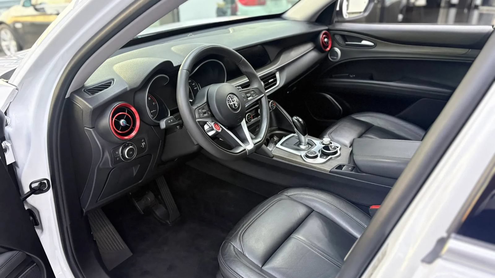 Used 2018 Alfa Romeo Stelvio Ti AWD/4WD image 12