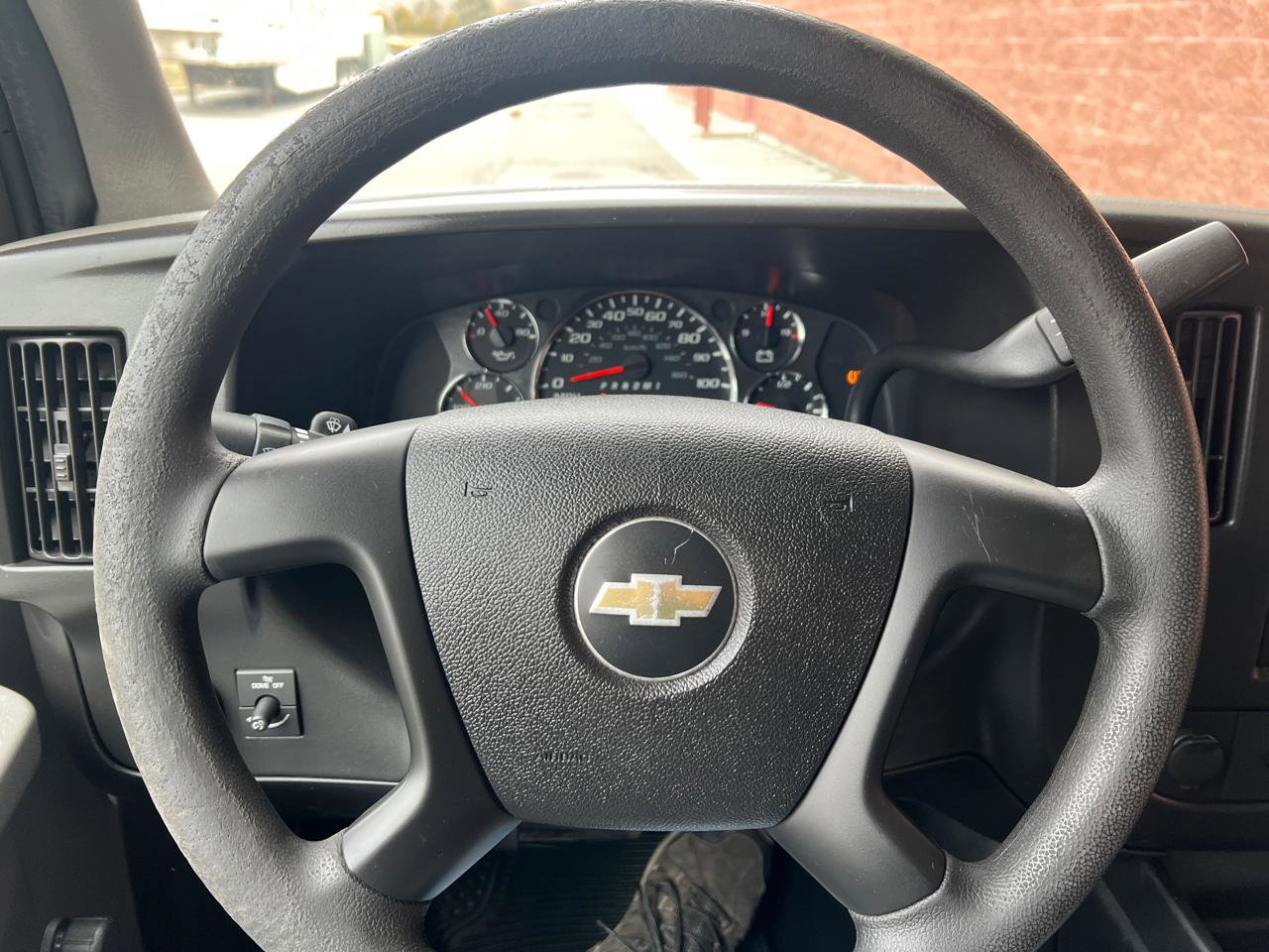 Used 2012 Chevrolet Express 2500 image 19