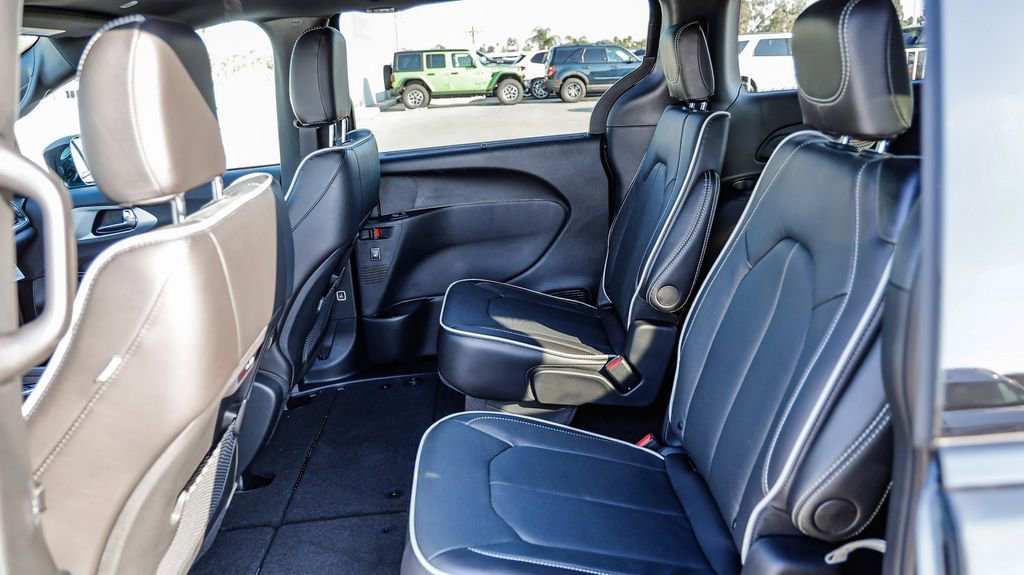 New 2026 Chrysler Pacifica Limited w/ S Appearance Package image 24