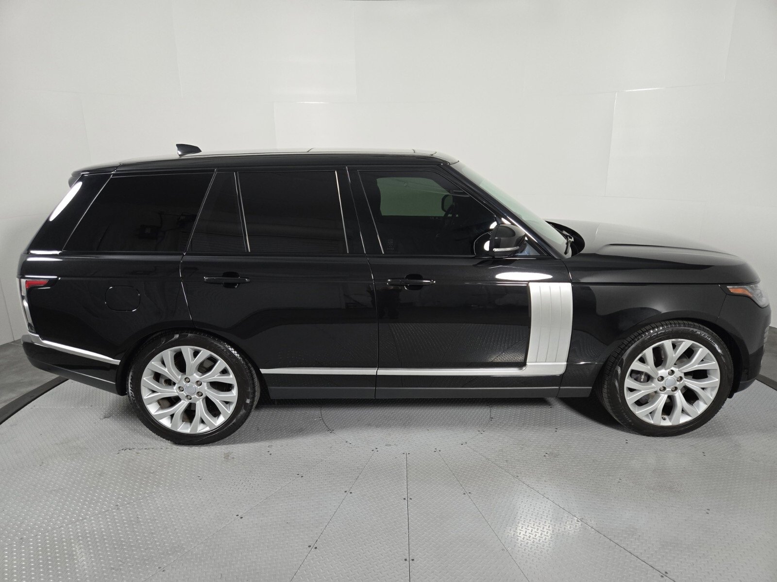 Used 2021 Land Rover Range Rover Westminster Edition image 4