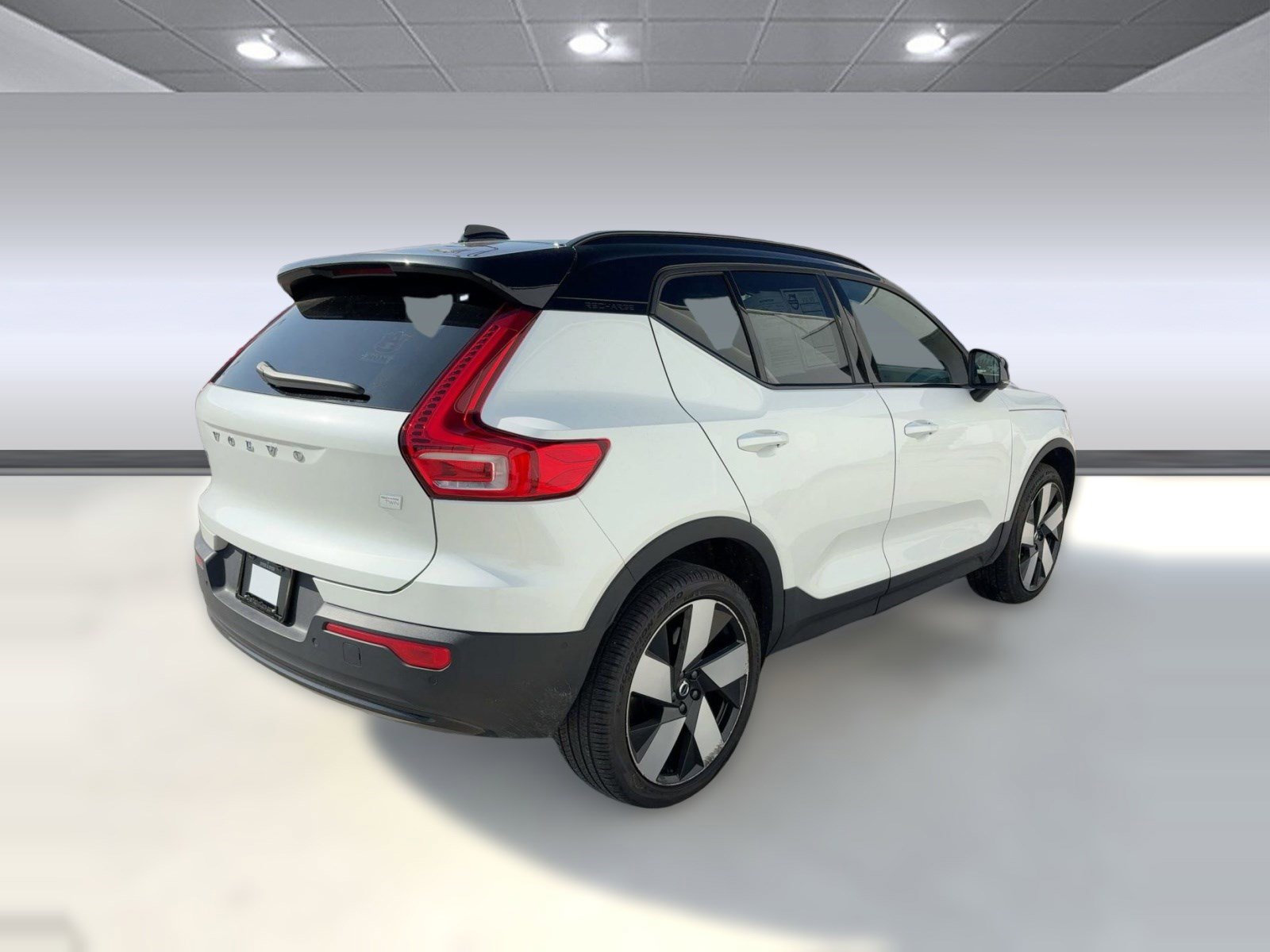 Certified 2023 Volvo XC40 Recharge Ultimate image 9