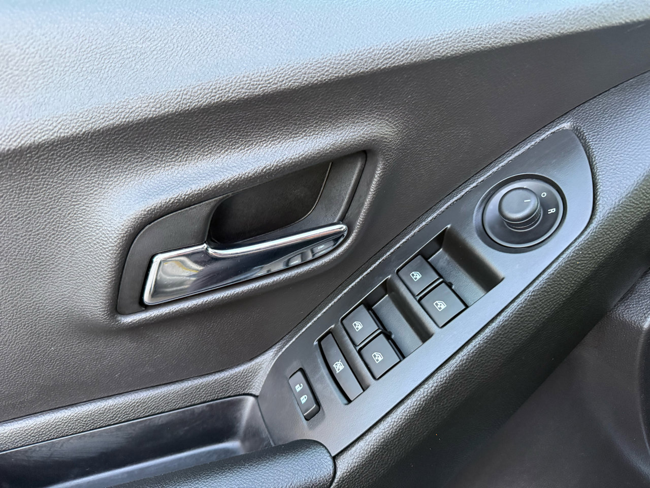 Used 2016 Chevrolet Trax LT w/ LT Convenience Package image 35