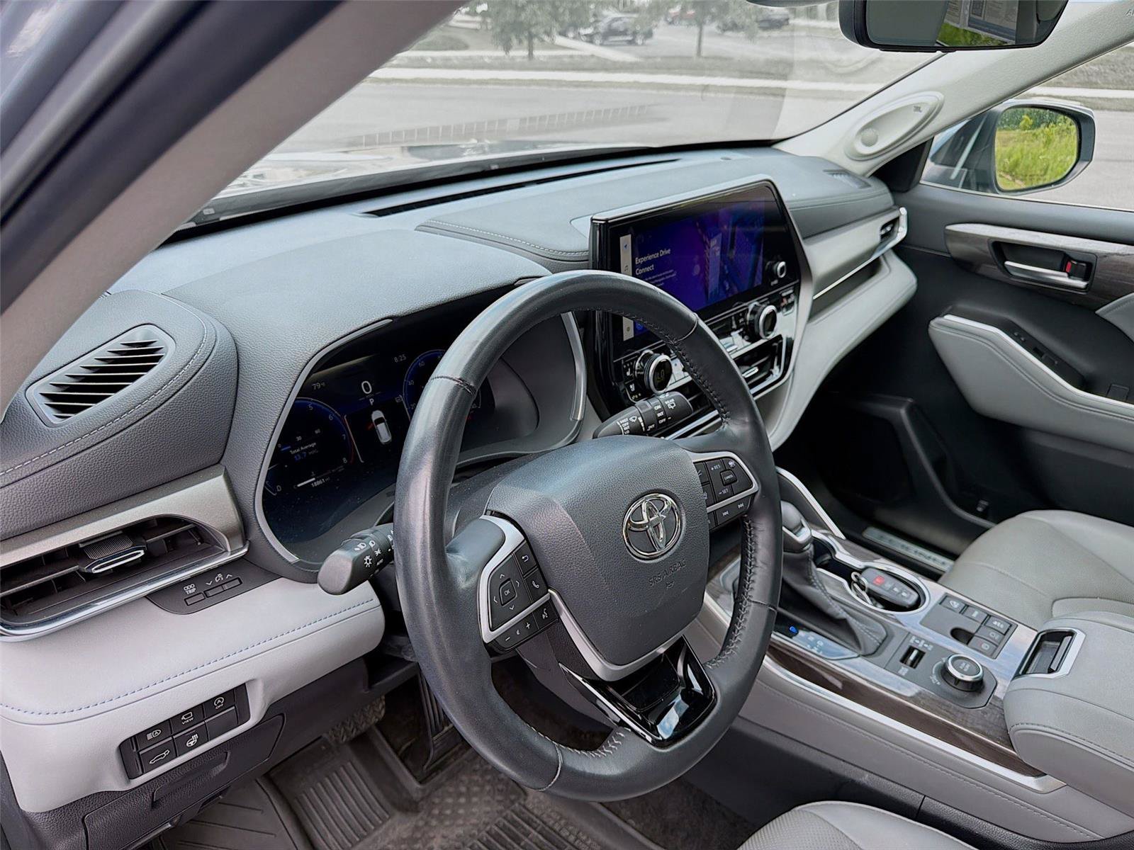 Used 2023 Toyota Highlander Limited AWD/4WD image 16