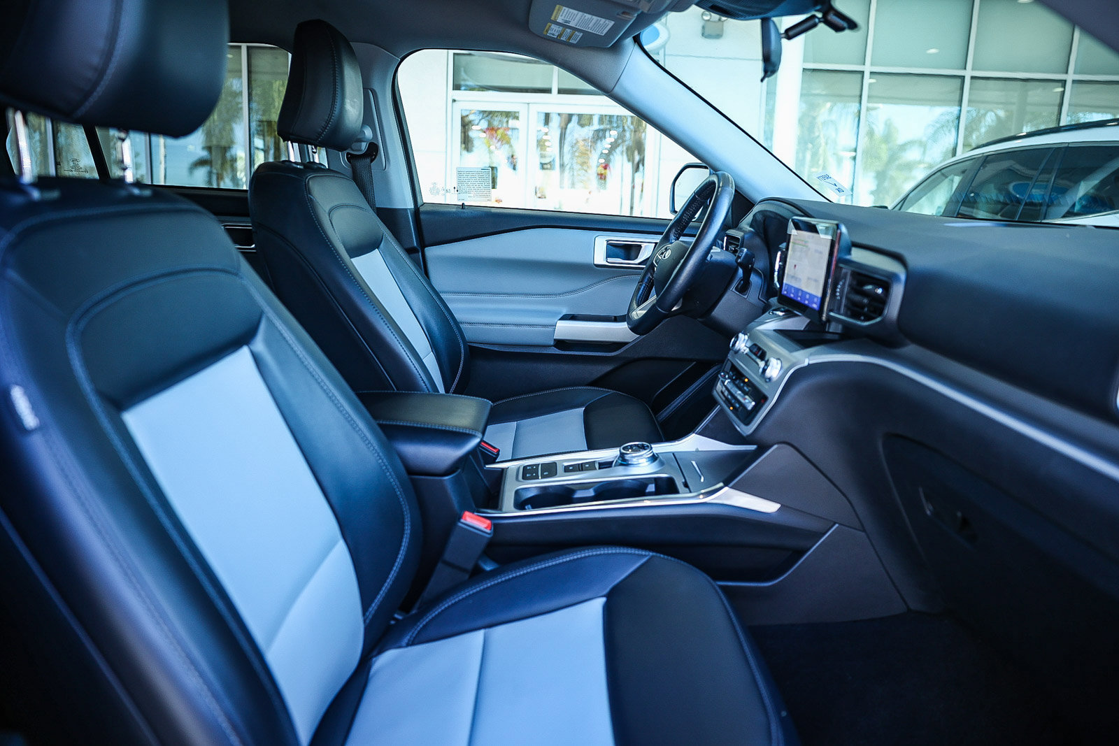 Used 2022 Ford Explorer XLT w/ Equipment Group 202A image 23