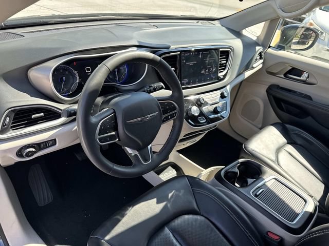 Used 2023 Chrysler Pacifica Touring-L FWD image 18