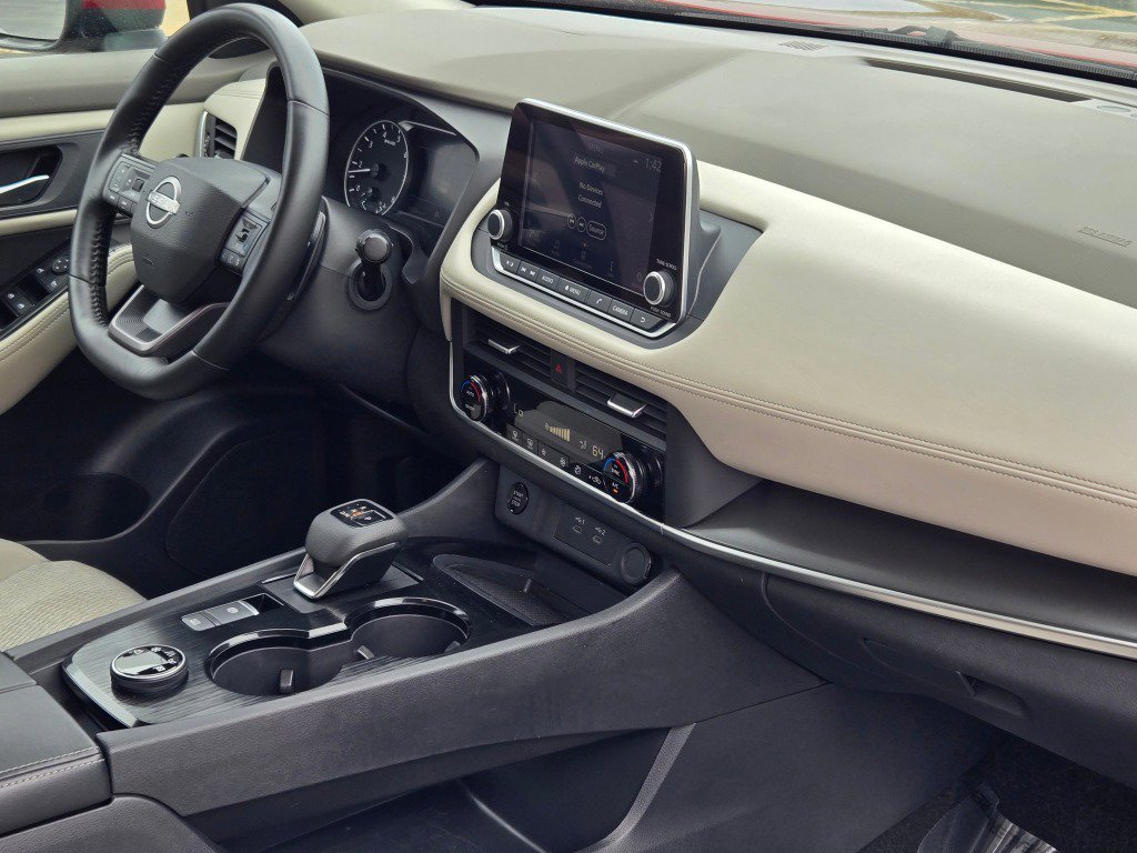 Used 2025 Nissan Rogue SV AWD/4WD image 8
