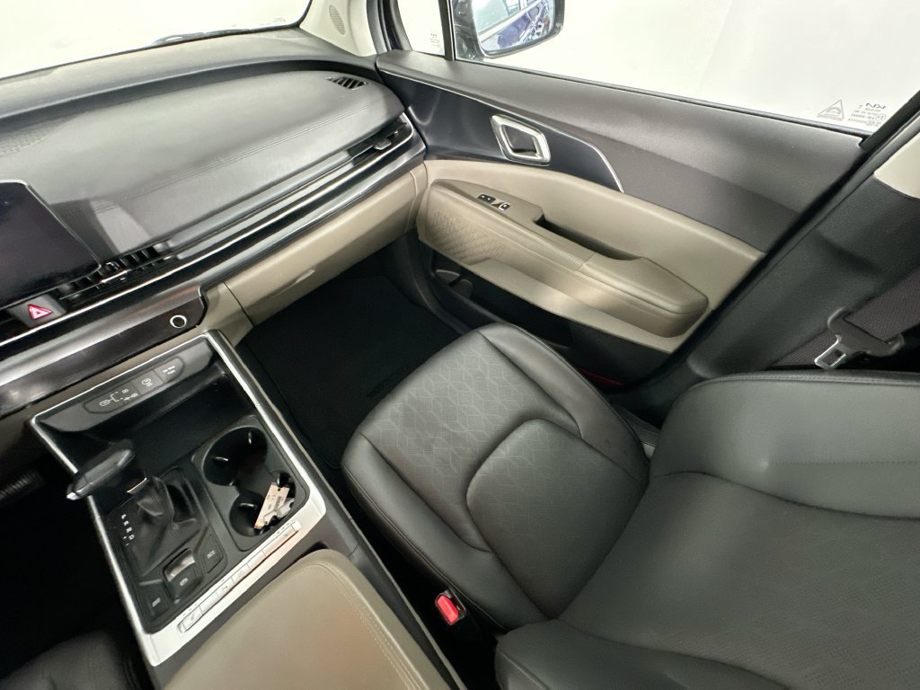 Used 2025 Kia Carnival FWD image 11
