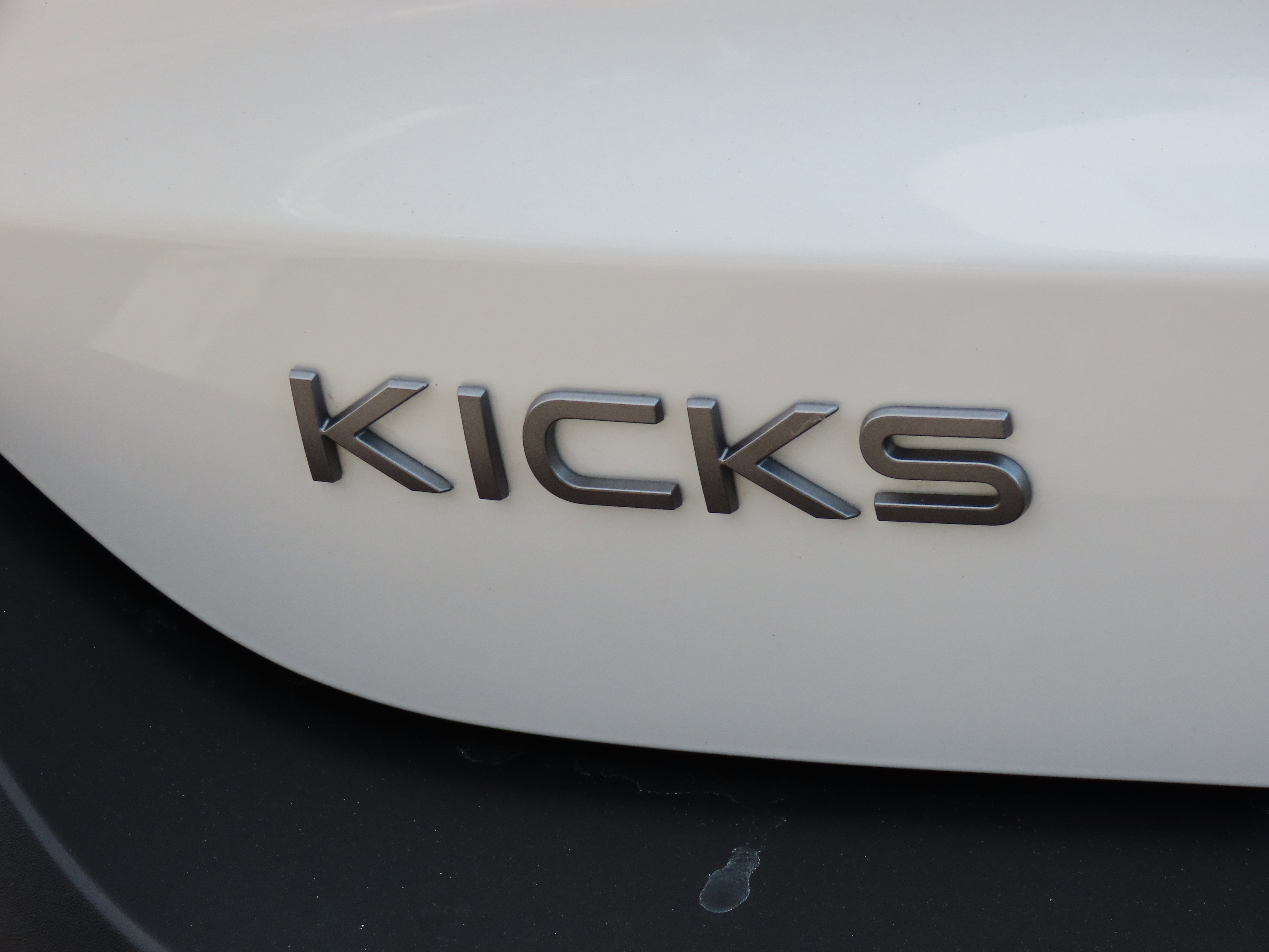 Used 2025 Nissan Kicks SR w/ SR Premium Package image 18