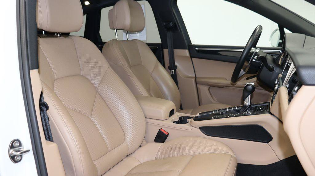 Used 2019 Porsche Macan AWD/4WD image 23
