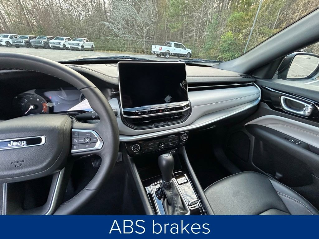 Used 2024 Jeep Compass Limited image 31