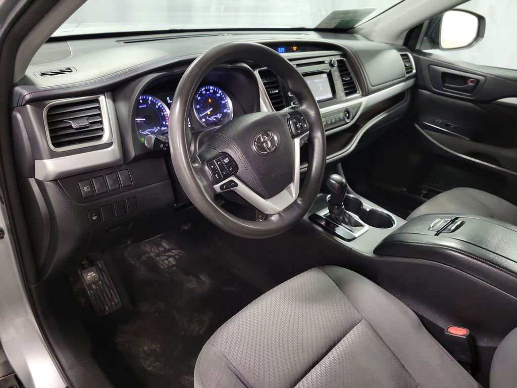 Used 2018 Toyota Highlander LE image 13