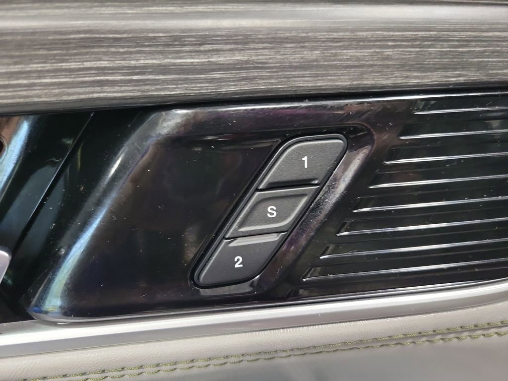 Used 2023 Jeep Wagoneer L Series II w/ Convenience Group I AWD/4WD image 40