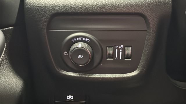 Used 2024 Jeep Grand Cherokee Limited w/ Luxury Tech Group II AWD/4WD image 28