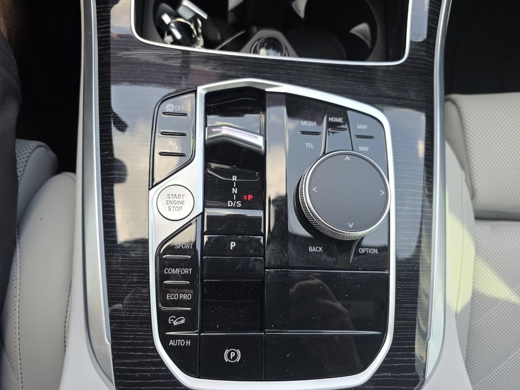 Used 2026 BMW X5 xDrive40i w/ M Sport Package AWD/4WD image 31