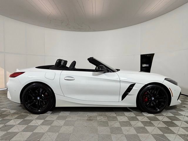 Used 2024 BMW Z4 M40i w/ Premium Package image 8