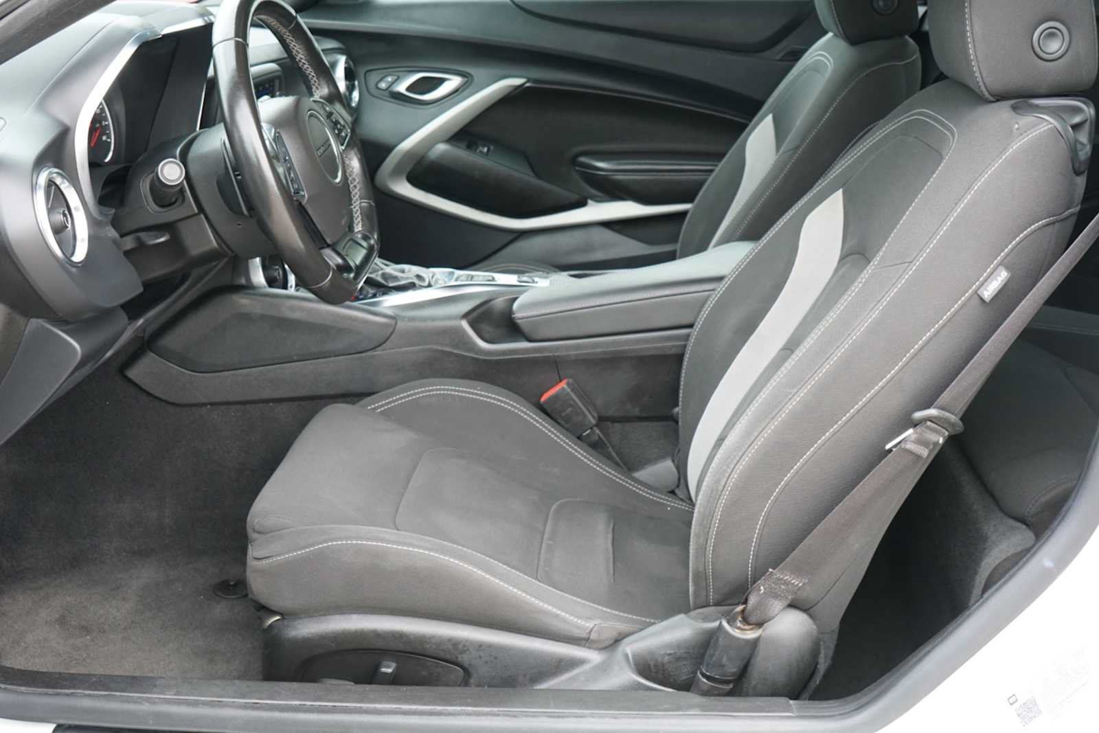 Used 2023 Chevrolet Camaro LT RWD image 8