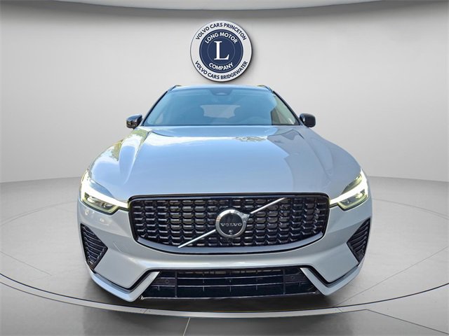 Certified 2025 Volvo XC60 B5 Plus image 2