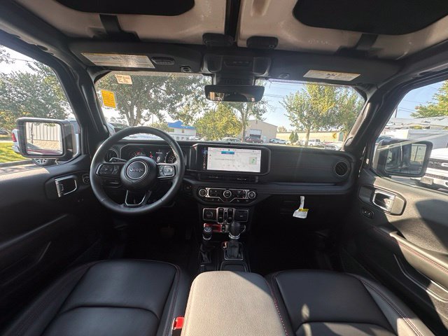 Used 2025 Jeep Wrangler Unlimited Rubicon AWD/4WD image 2