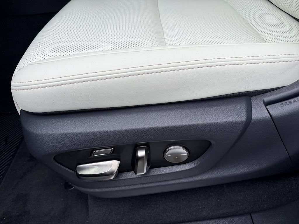New 2026 Lexus LX 600 4WD w/ Luxury Package image 16