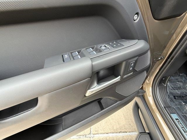 New 2026 Land Rover Defender 110 X-Dynamic SE AWD/4WD image 11