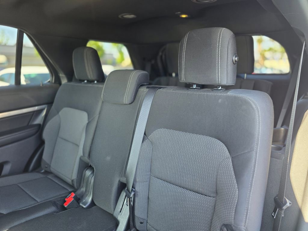 Used 2018 Ford Explorer XLT w/ Equipment Group 201A FWD image 15