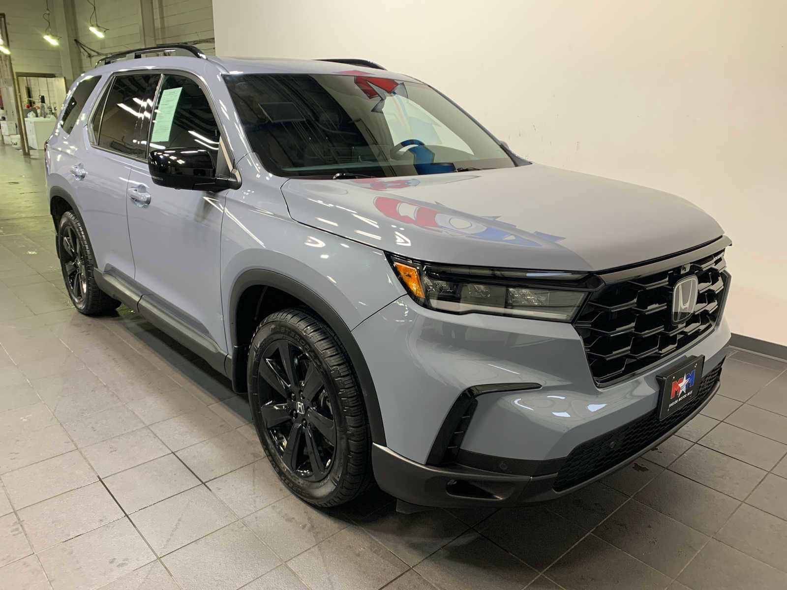 Used 2025 Honda Pilot Black Edition image 2