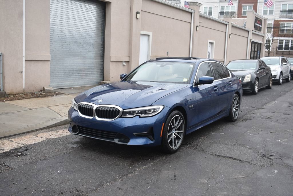 Used 2022 BMW 330e 330e iPerformance image 3