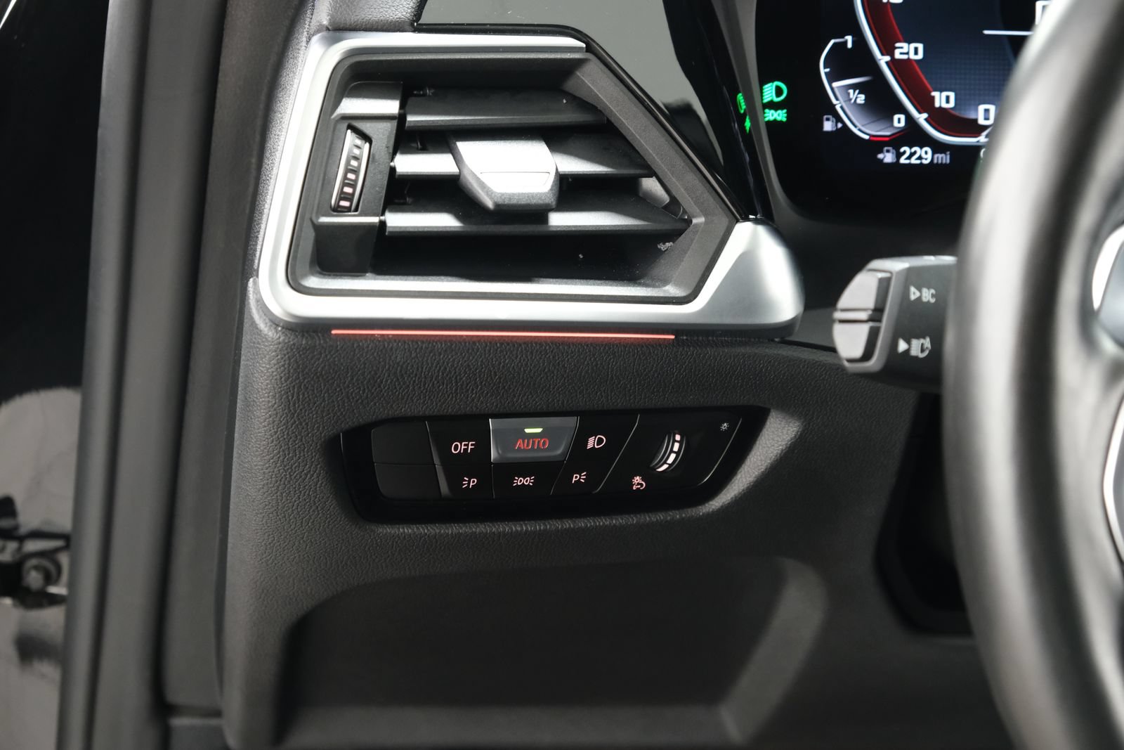 Used 2022 BMW M440i Convertible RWD image 32
