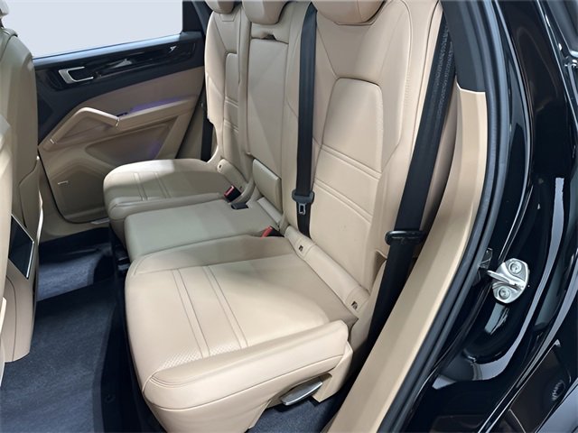 Used 2021 Porsche Cayenne image 32